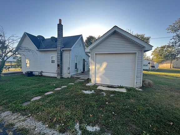 4th image of 200 W Main St