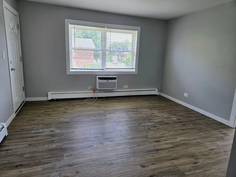 Palatine Park Apartments — Photo 24