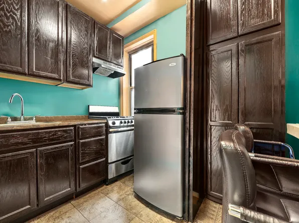 224 Highland Boulevard image 2 of 9