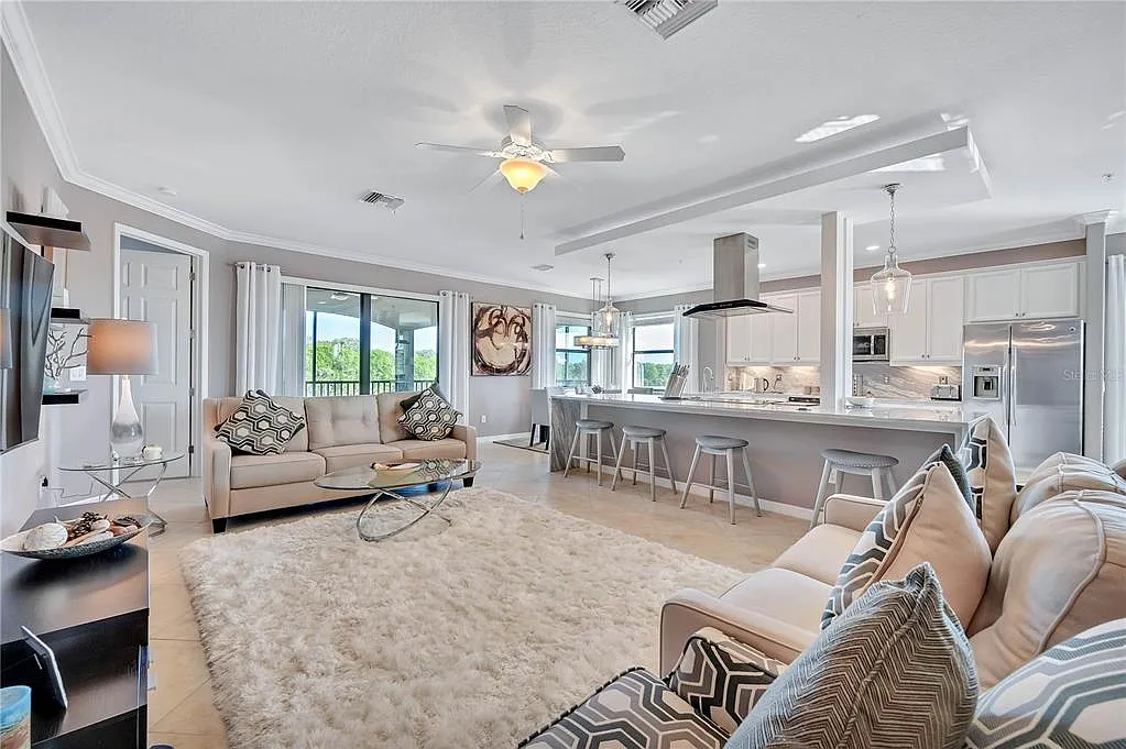 3 bed, 2.0 bath, 2108 sqft, $3,500 — Photo 4