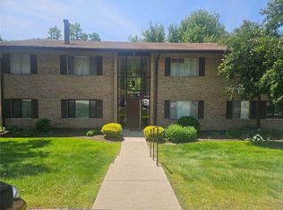 5082 Sanlin Dr, Coraopolis, PA 15108
