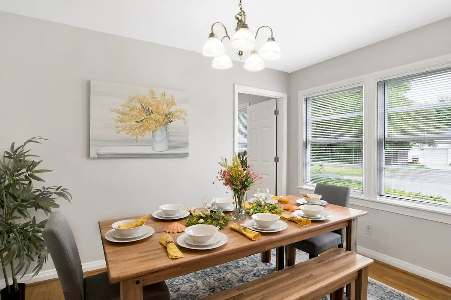 4 bed, 2.0 bath, 1496 sqft, $4,481 — Photo 3