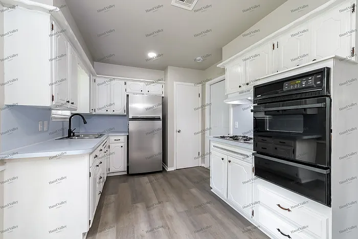 3813 Parkwoods Ln — Photo 4