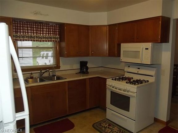 2nd image of 3050 Beal St NW