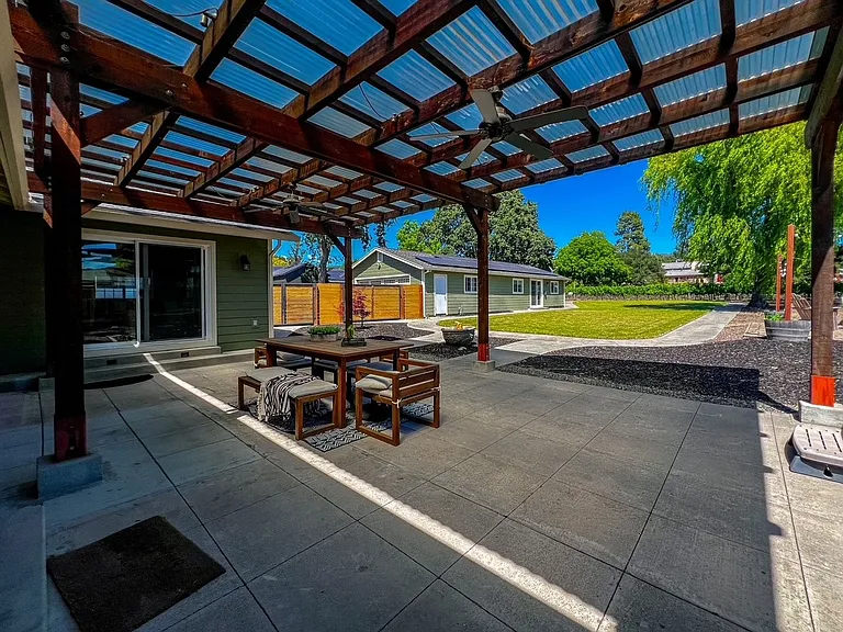 1022 Berry Ln — Photo 47