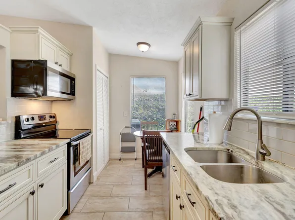 11901 Sturbridge Lane, Wellington, FL 33414