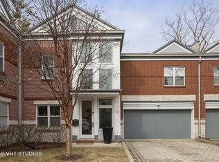 18 Manchester Ln, Elmhurst, IL 60126