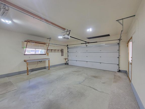 3rd image of 311 Honeycomb Cir