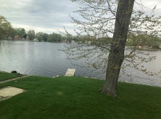 7940 Shady Beach Dr, Whitmore Lake, MI 48189