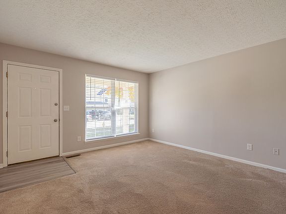 2nd image of 484-486 Applegate Ln