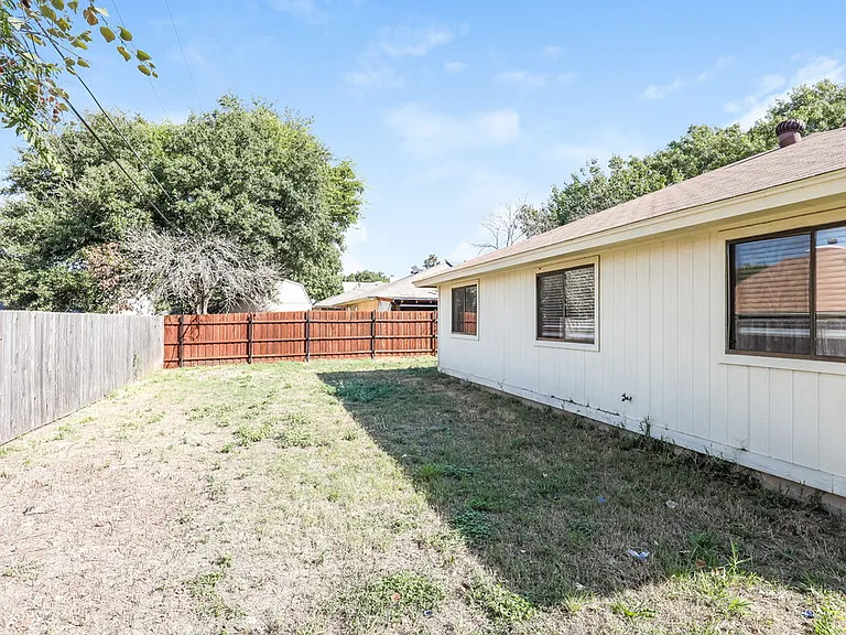 907 Park Place Blvd — Photo 15