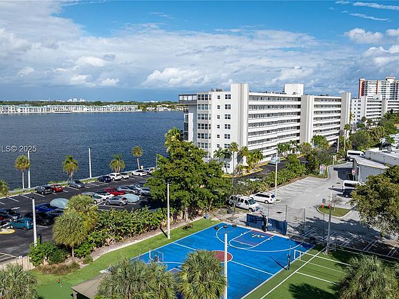 2nd image of 1075 NE Miami Gardens Dr APT 707