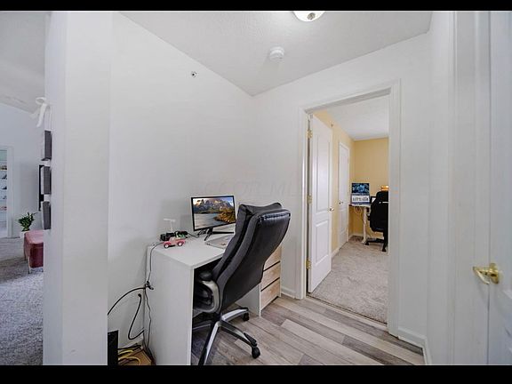 2nd image of 785 Hidden Springs Dr Unit 785