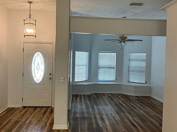 4th image of 1054 SW Charleston Ct