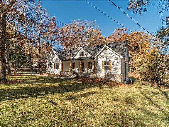 5th image of 327 Pine Cir