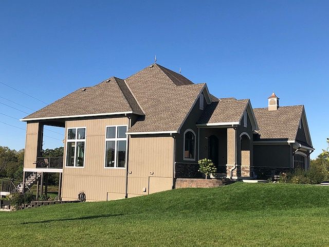 2nd image of 10395 N Spruce Ct