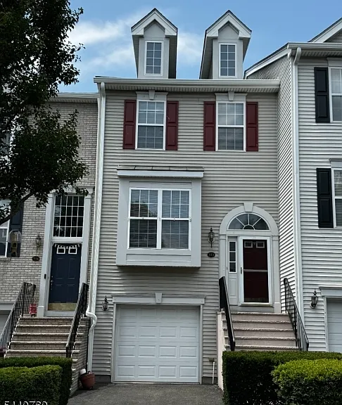 533 Coventry Dr — Photo 2
