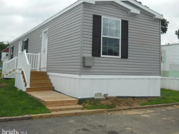 1405 Farrell Ave Trailer 121, Cherry Hill, NJ 08002