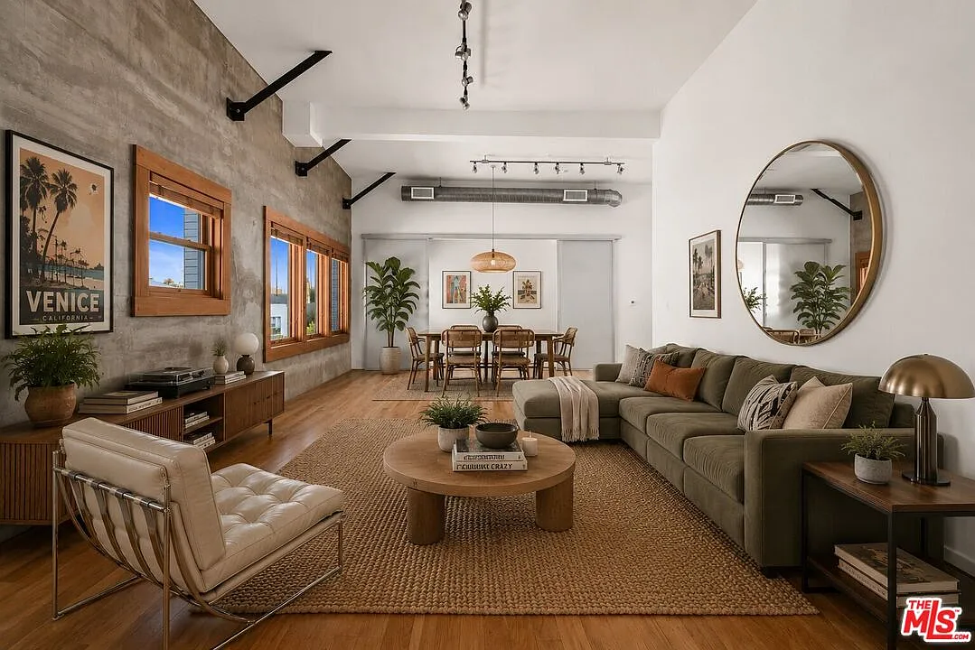 1 bed, 1.0 bath, 925 sqft, $4,816 — Photo 1