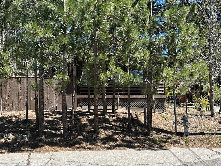 2890 Sacramento Ave — Photo 4