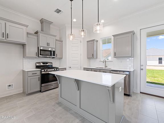 4th image of 103 Bijou Dr