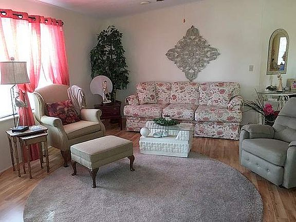 2nd image of 610 Cedar Ln