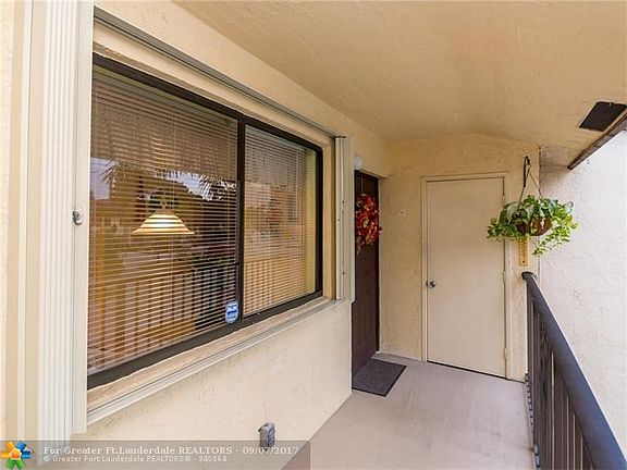 5th image of 180 SE 7th St APT 8