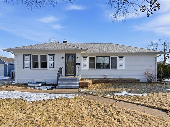 2nd image of 402 N Oak St