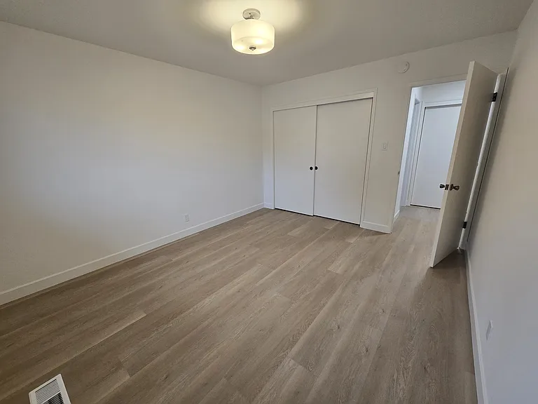 910 Academy Ave — Photo 15