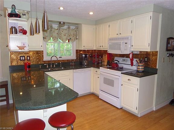 2nd image of 888 Laurel Glens Dr