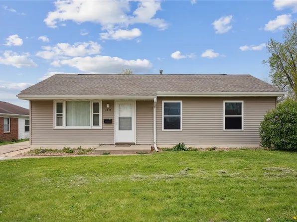 3815 Oakland Rd NE, Cedar Rapids, IA 52402