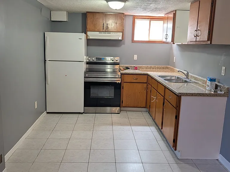163 McMurchy Ave S #BASEMENT — Photo 2