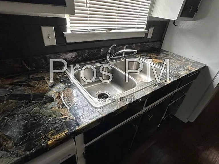 2101 Bradford Dr — Photo 16