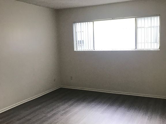 5th image of 120 E Live Oak St APT F