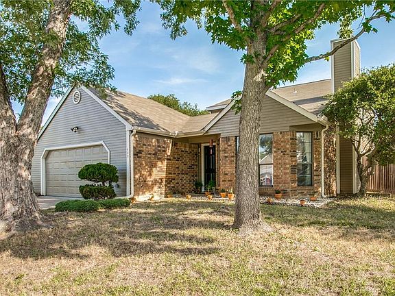 3rd image of 409 Rosemary Ln