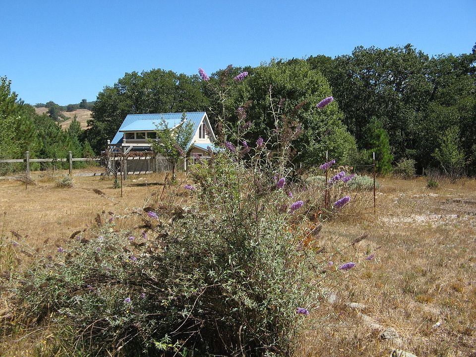 2nd image of 552 Larabee Valley Rd