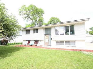 4410 Twin Pine Dr NE, Cedar Rapids, IA 52402