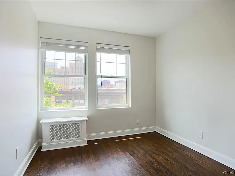 196 Martine Ave #3C — Photo 16