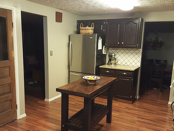 3rd image of 1095 Hilton Dr