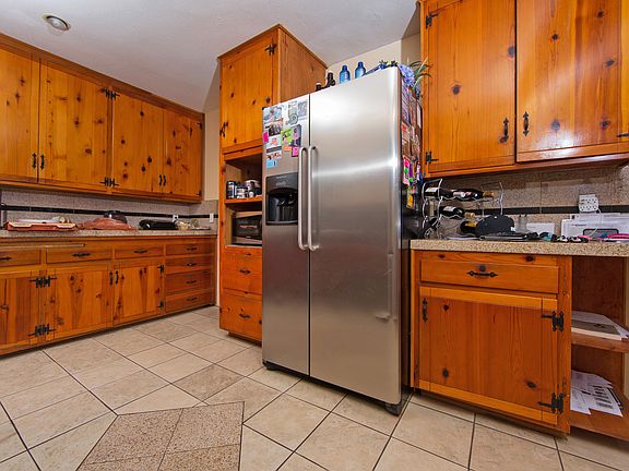 2nd image of 548 Guava Ave