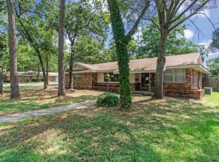 1140 Hurstview Dr, Hurst, TX 76053