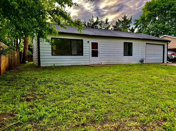 1531 Wedgewood Dr, Lawrence, KS 66044