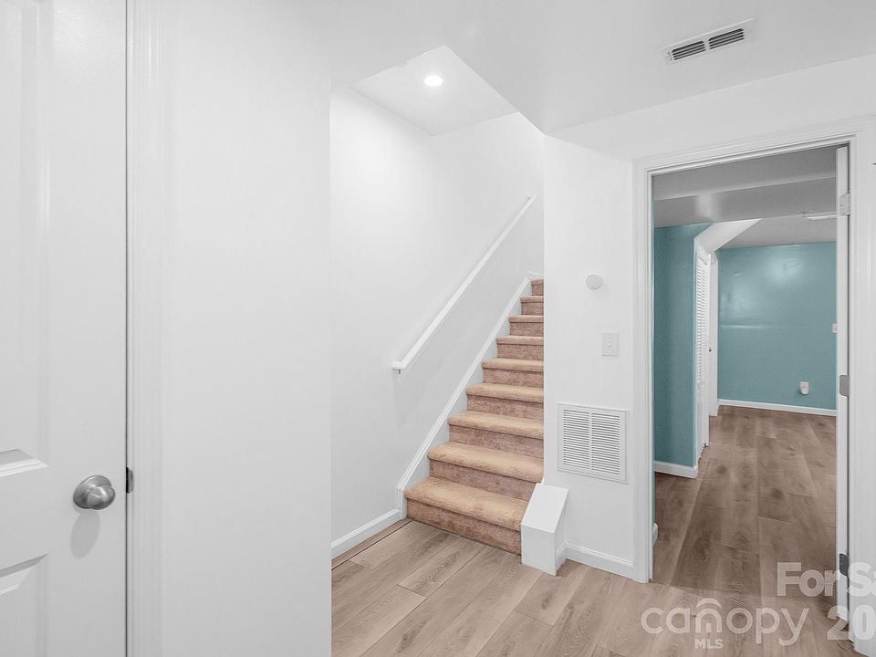 1st image of 2715 Sydney Overlook Ln