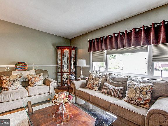 5th image of 7851 Lorna Dr