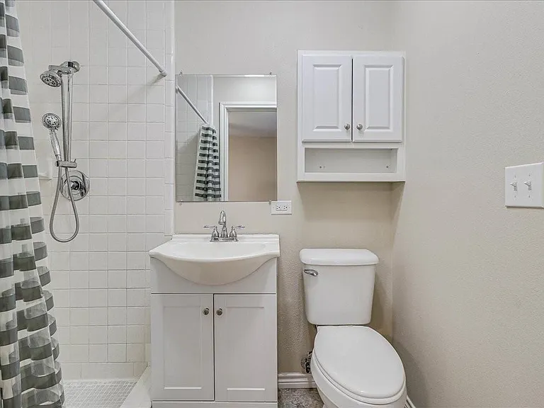 2111 E Lott Ave — Photo 29