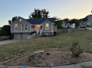 816 SW Montana Ridge Dr, Grain Valley, MO 64029