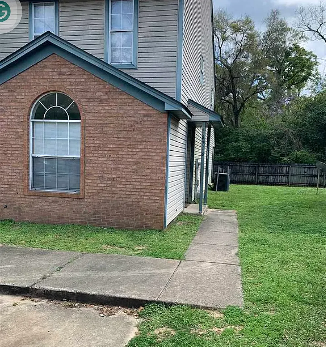 3 bed, 1192 sqft, $1,400 — Photo 3