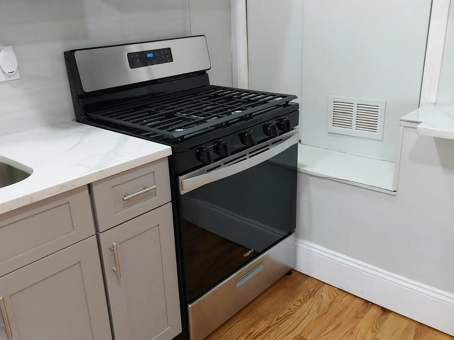 2 bed, 1050 sqft, $1,600 — Photo 1