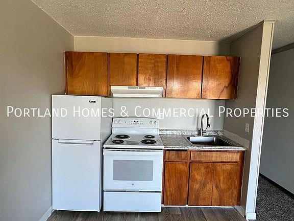 3rd image of 10235 NE Prescott St #33