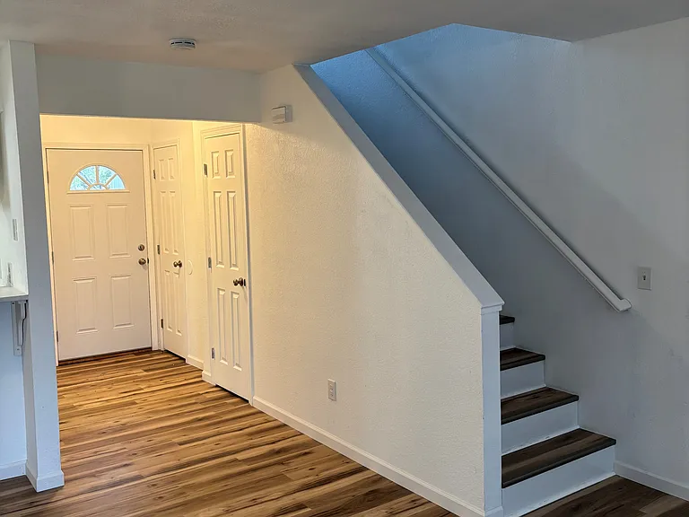 526 Kenbrook Ct — Photo 9